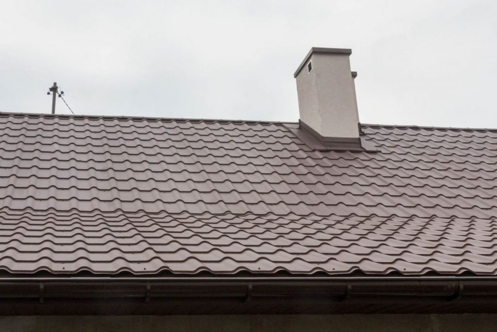 Nowy dach na budynku socjalnym