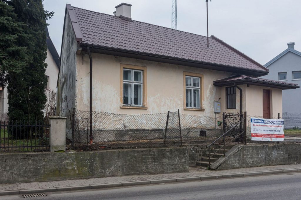 Cały budynek z nowym dachem