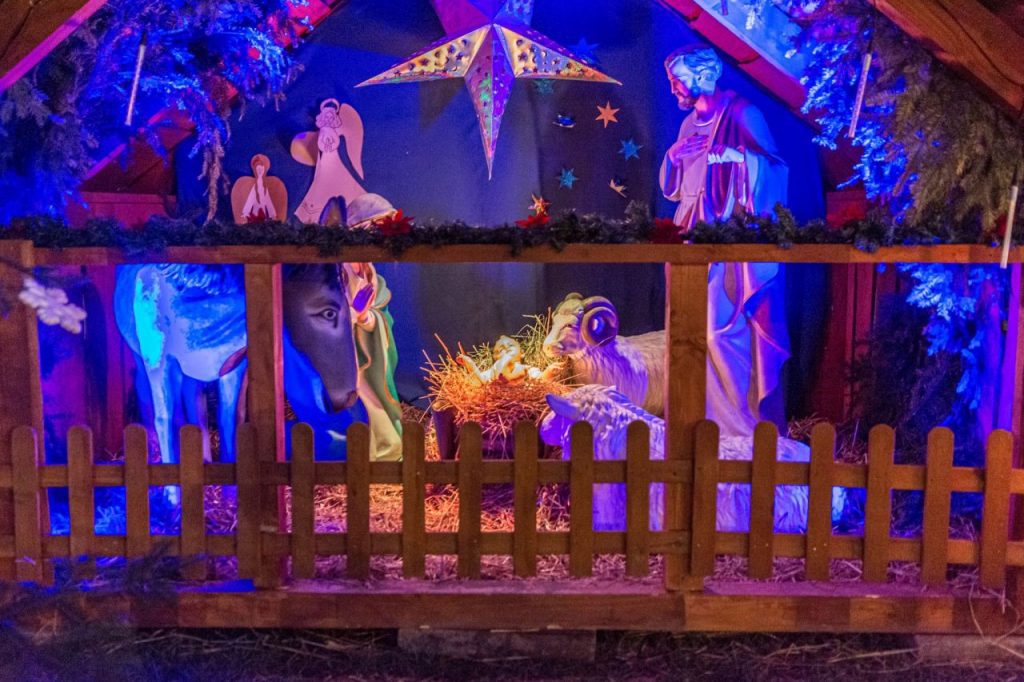 Wnętrze szopki na wojnickim rynku