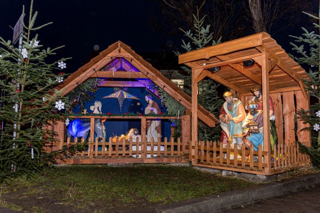 Zadaszona szopka na wojnickim rynku
