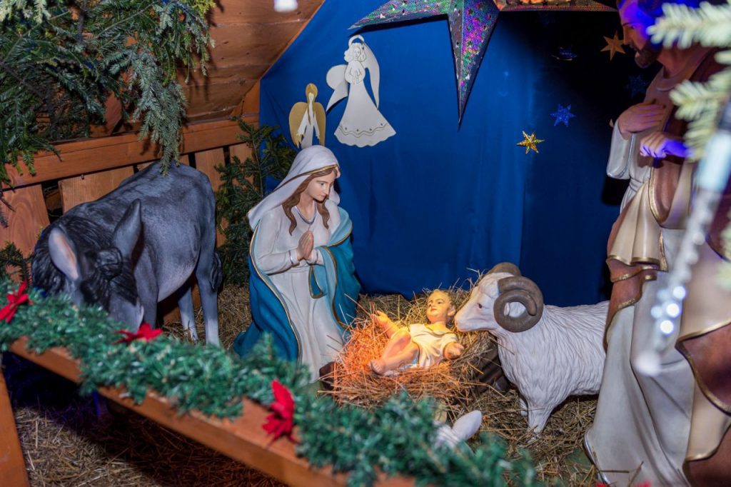 Wnętrze szopki na wojnickim rynku
