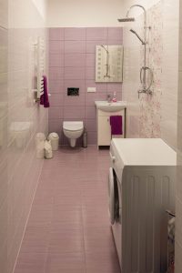 Sanitariat z umywalką oraz pralką