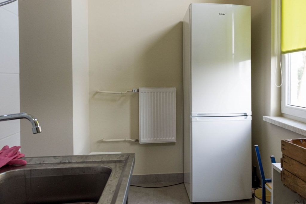 Pomieszczenie gospodarcze z lodówką