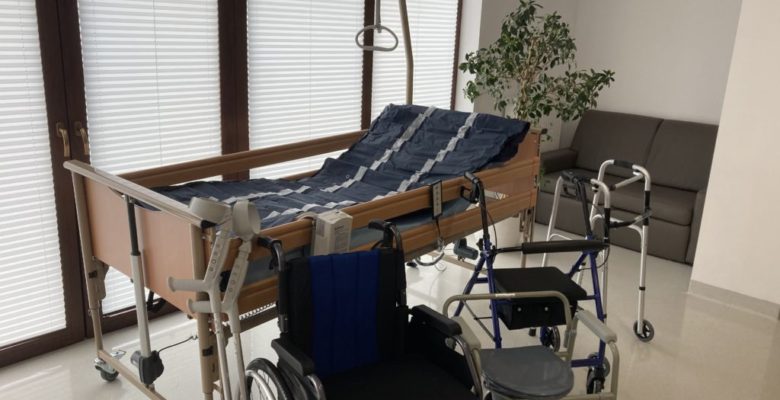 Zdjęcie ze sprzętem do rehabilitacji