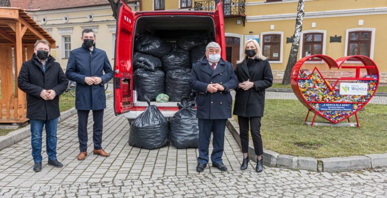 Przekazanie nakrętek dla Marcelka Kubali