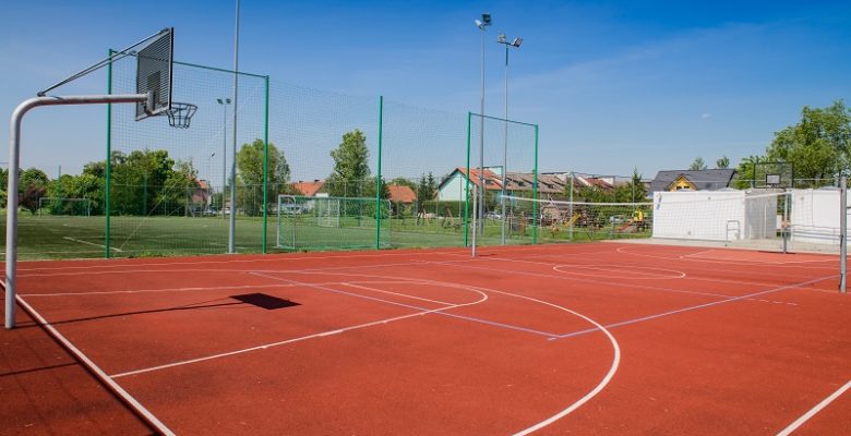 Blisko 1,3 mln zł dofinansowania na budowę boiska wielofunkcyjnego w Łukanowicach