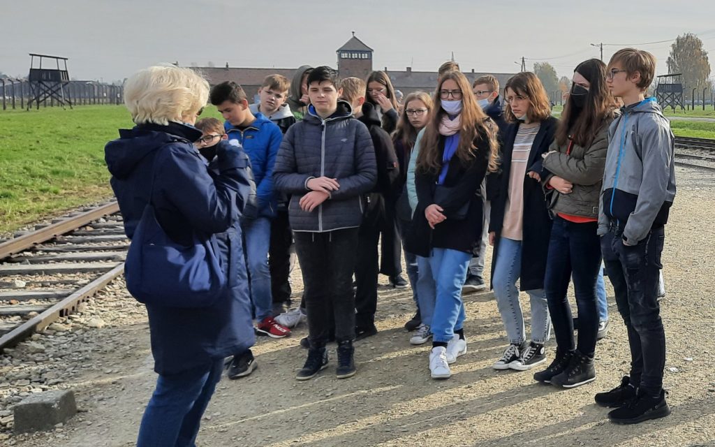 Wycieczka szkolna do Oświęcimia i Wadowic uczniów w ramach projekt ,,Odkrywam Małopolskę”