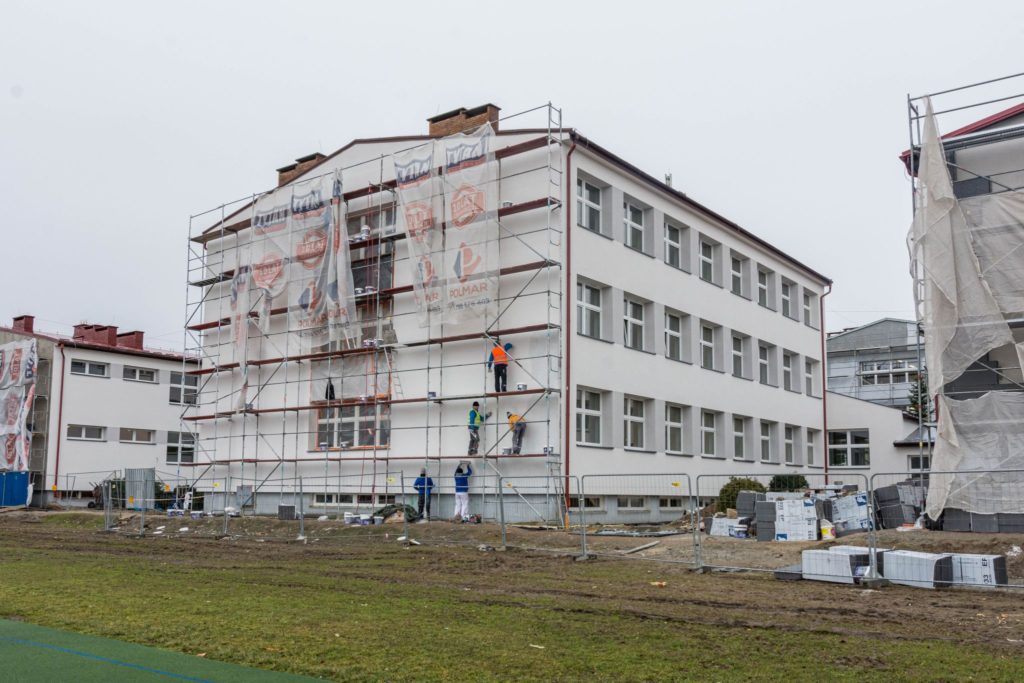 Termomodernizacja szkoły w Wojniczu idzie pełną parą