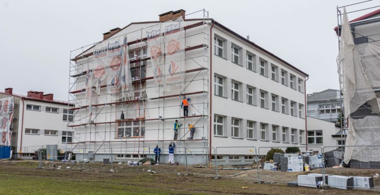 Termomodernizacja szkoły w Wojniczu idzie pełną parą