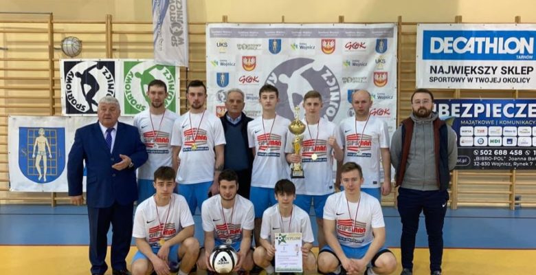 Olimpia Wojnicz wygrywa Puchar Burmistrza