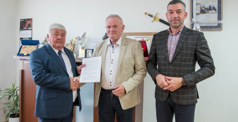 Podpisano umowę na poprawę infrastruktury drogowej