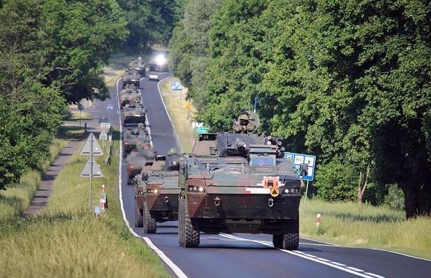 Wzmożony ruch pojazdów wojskowych i statków powietrznych