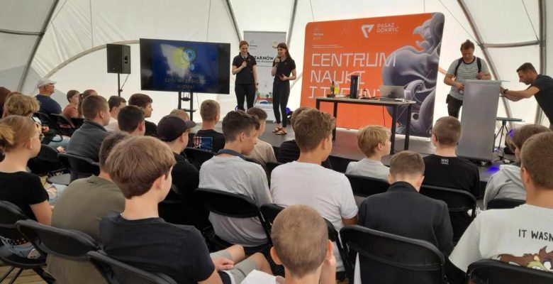 Festiwalu Nauki i Techniki z udziałem uczniów Szkoły Podstawowej w Wojniczu
