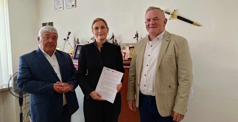 20 dróg gminnych przejdzie modernizacje. Umowa z wykonawcą podpisana