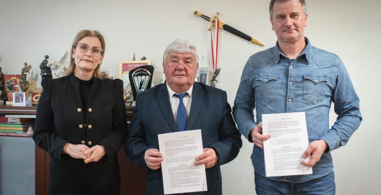 Podpisano umowę na rozwój sieci wodociągowej w gminie Wojnicz