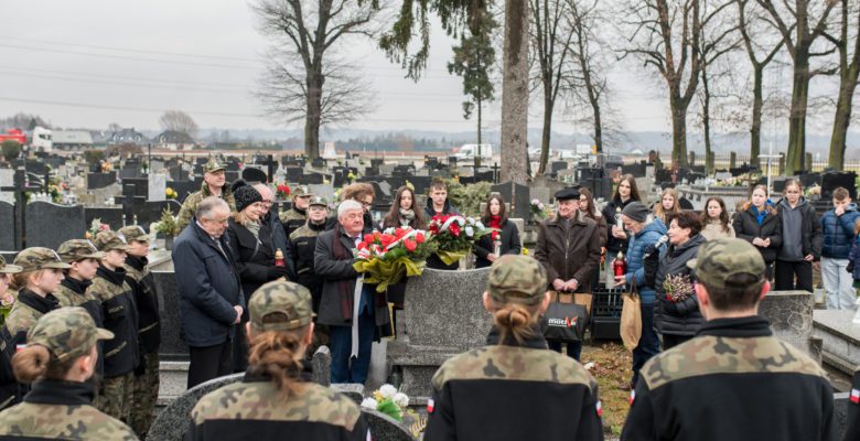 Lekcja historii o Niezłomnych na wojnickim cmentarzu