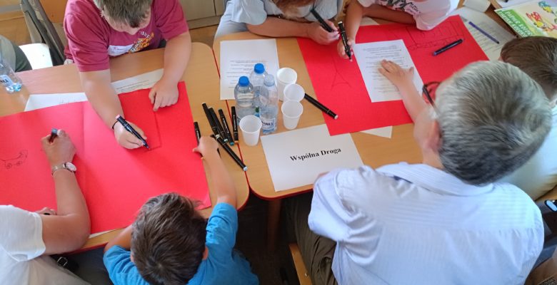 Pierwsze spotkanie międzypokoleniowe w Sukmaniu – integracja, uśmiech i kawa dla Babci i Dziadka!