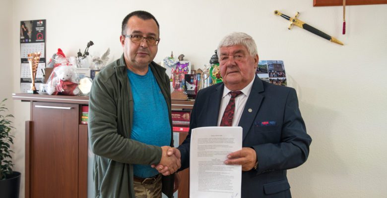 Podpisano umowę na II etap budowy garażu dla OSP w Dębinie Łętowskiej